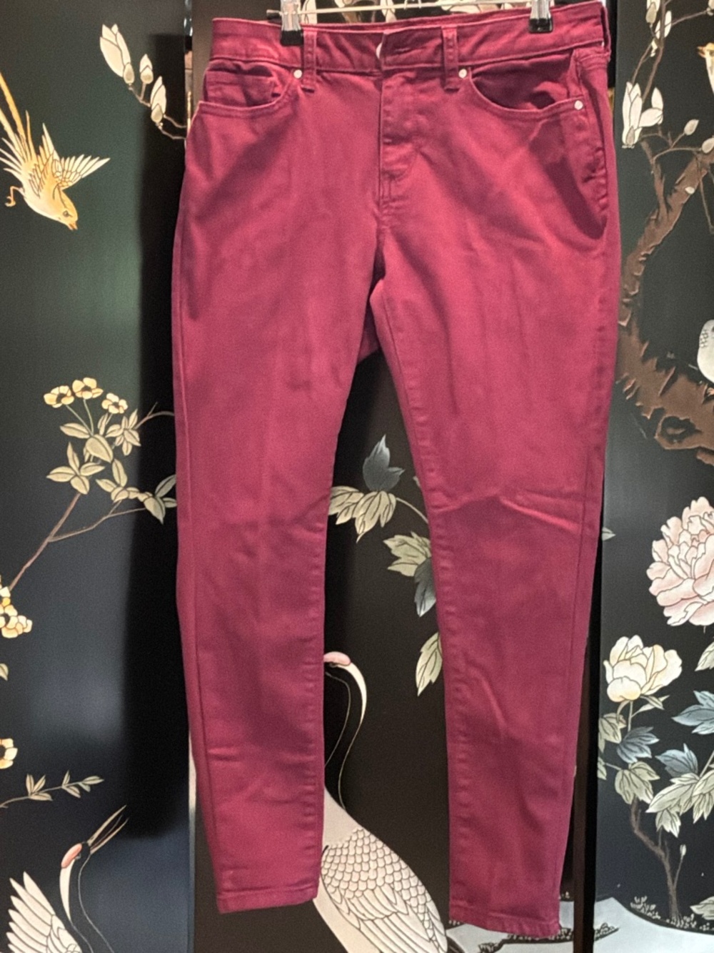 A n a burgundy size 6 jeans (Universal Threads)